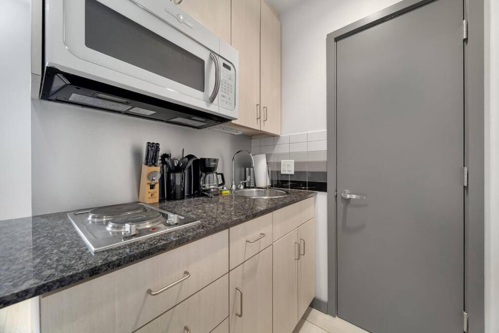 Simple Furnished Studio In The Heart Of Бостон Екстер'єр фото